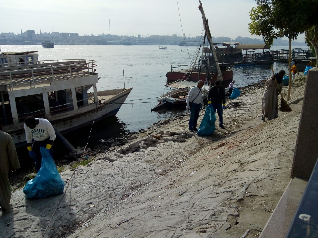 مبادرة لتنظيف البر الغربي لنهر النيل بالأقصر (4)