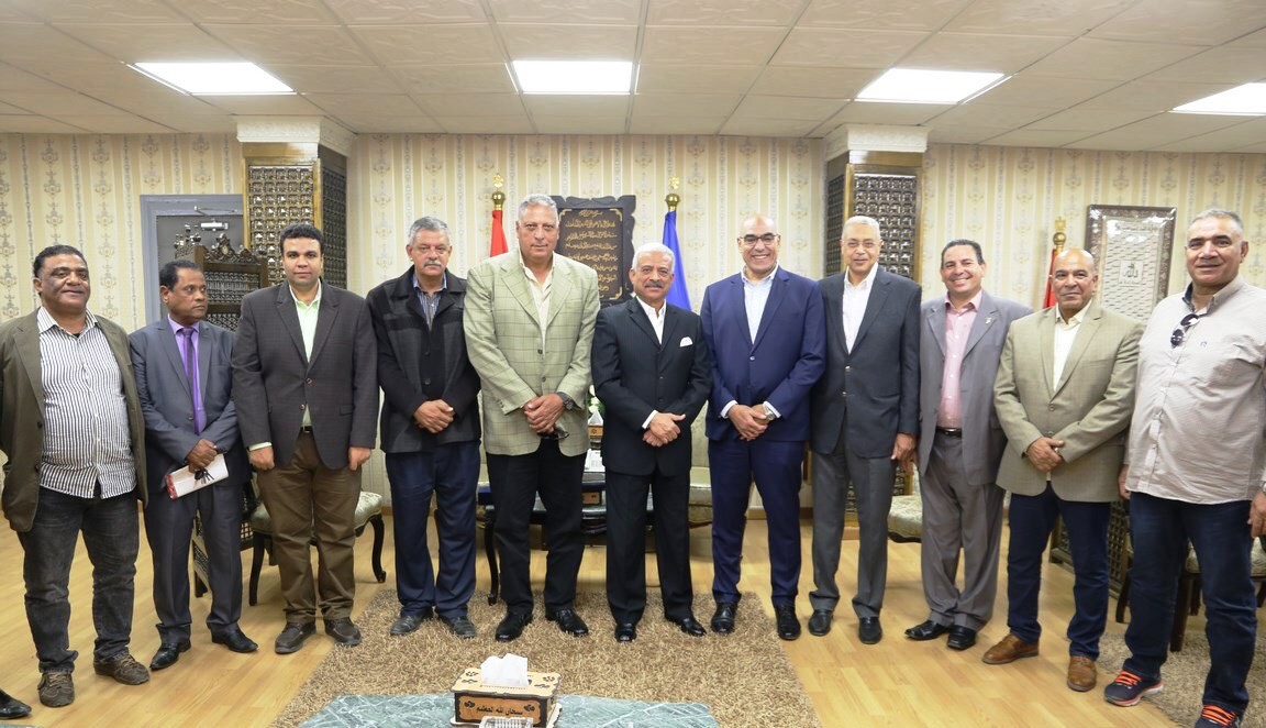 لقاء محافظ السويس ورئيس الإتحاد المصري لكرة اليد (2)