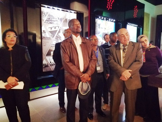 سفير موزمبيق يزور بمتحف النيل بأسوان (4)