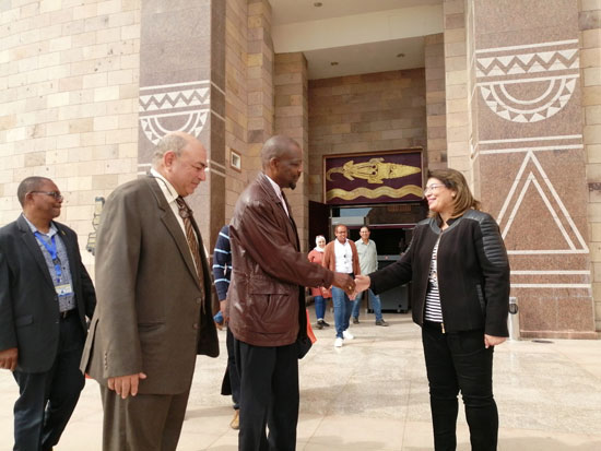 سفير موزمبيق يزور بمتحف النيل بأسوان (9)