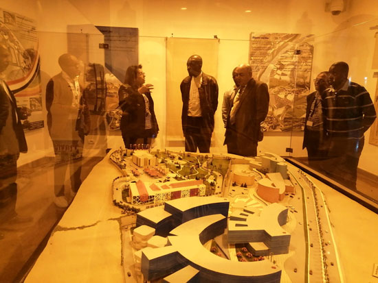 سفير موزمبيق يزور بمتحف النيل بأسوان (10)
