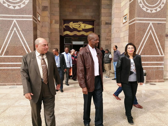 سفير موزمبيق يزور بمتحف النيل بأسوان (6)