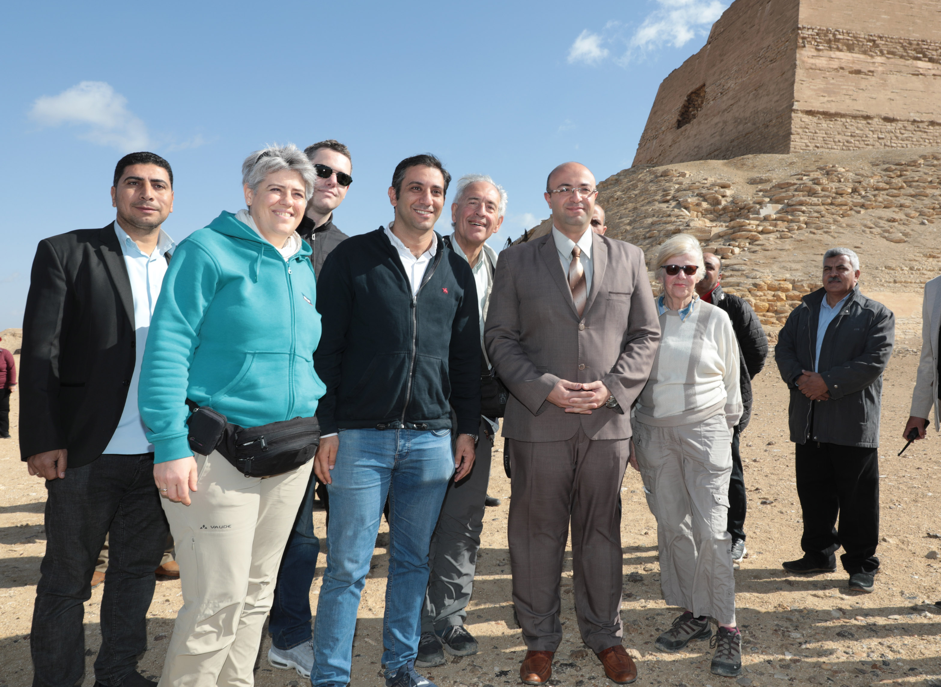 جانب من زيارة محافظ بنى سويف للمنطقة الأثرية بميدوم (5)