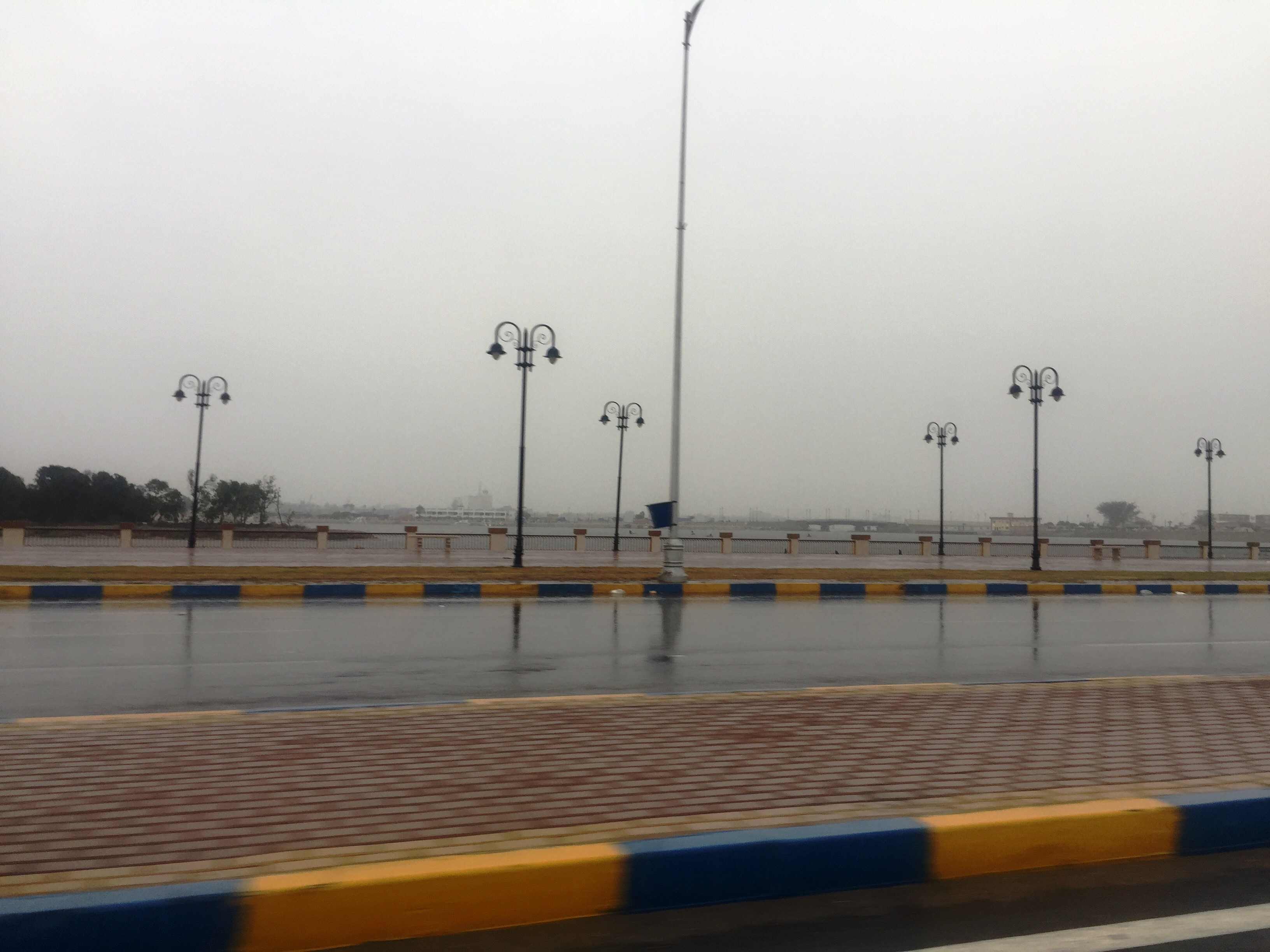 سقوط أمطار غزيرة بالإسماعيلية وانتظام حركة الملاحة بقناة السويس (3)