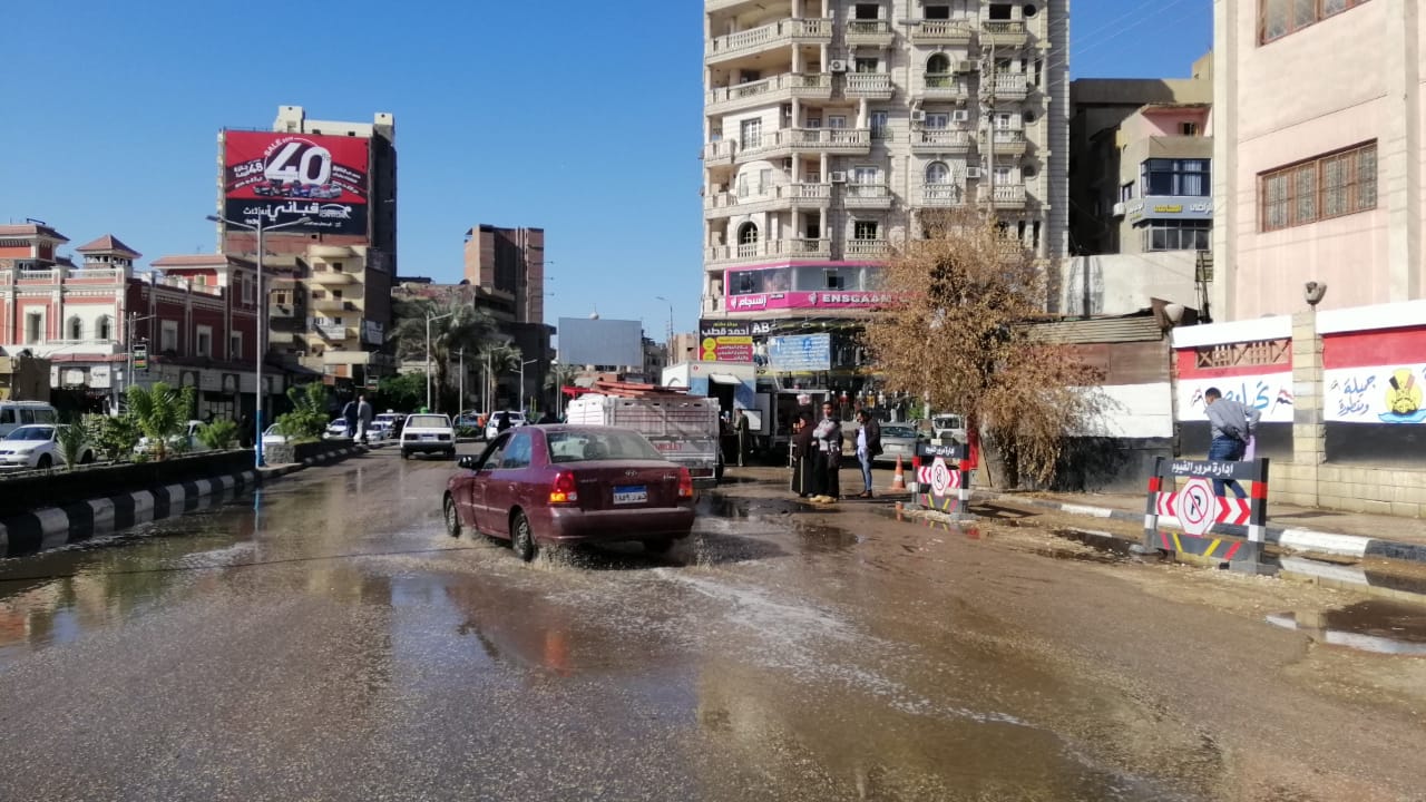 مياه الأمطار تغرق شوارع الفيوم (3)