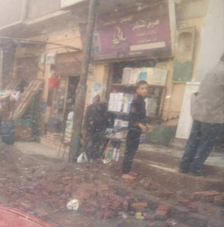 جانب من انهيار المنزل (1)