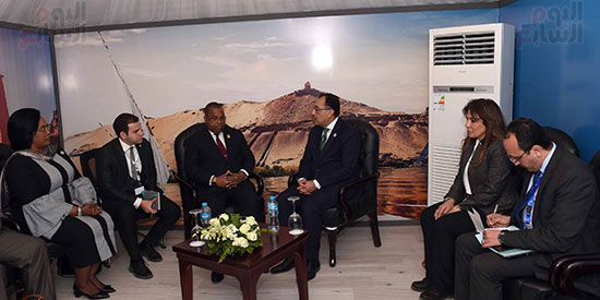 مصطفى مدبولى يلتقى رئيسى وزراء الجابون وغينيا الإستوائية (4)