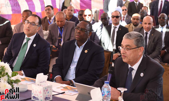 جولة تفقدية لرئيس الوزراء والرئيس السنغالى لمجمع بنبان للطاقة الشمسية بأسوان (6)