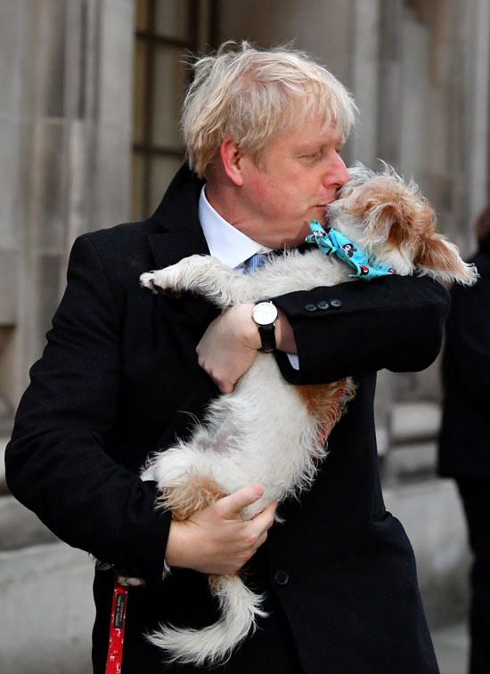 رئيس-الوزراء-البريطانى-مع-كلبه