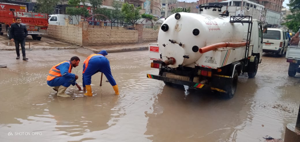 دفع سيارات شفط إضافية بكفر الشيخ والإسكندرية لسرعة إزالة مياه الأمطار (3)