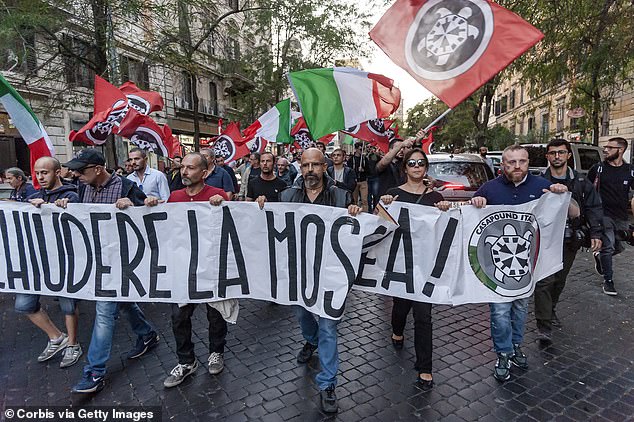 مظاهرات للمطالبة بإغلاق مسجد فى روما 2017
