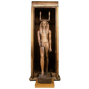 تمثال الكا مصنوع من الخشب