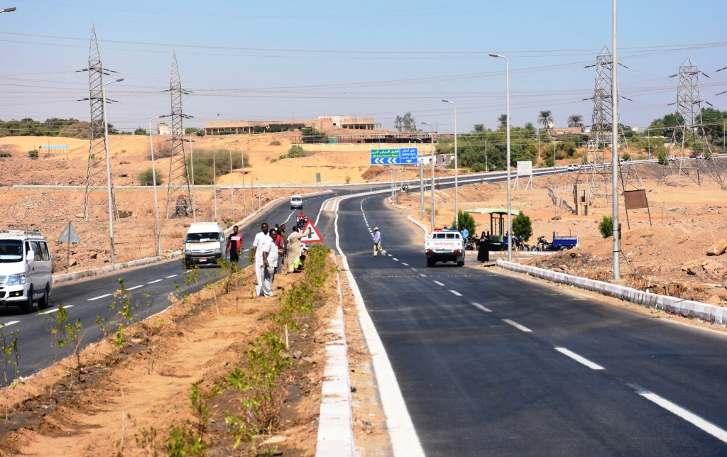 طريق مطار أسوان