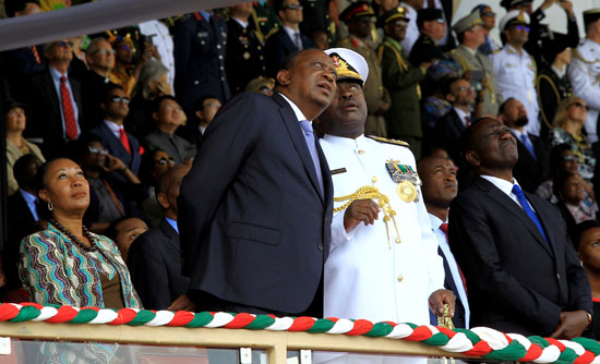 الرئيس كينياتا يشاهد العروض الجوية
