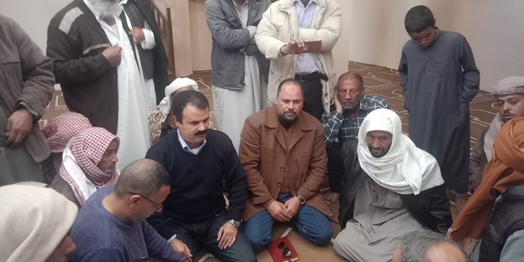 رئيس مدينة مرسي مطروح يتفقد قرية حلازين والاستماع لمطالب الاهالي  (3)