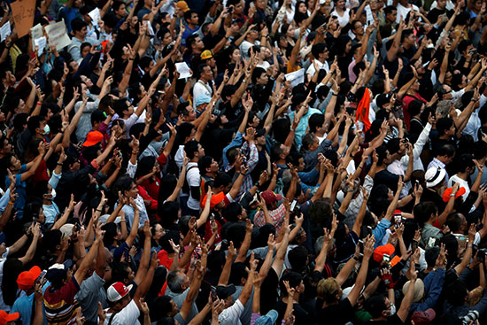 أنصار حزب المستقبل إلى الأمام فى تايلاند يحتشدون فى بانكوك