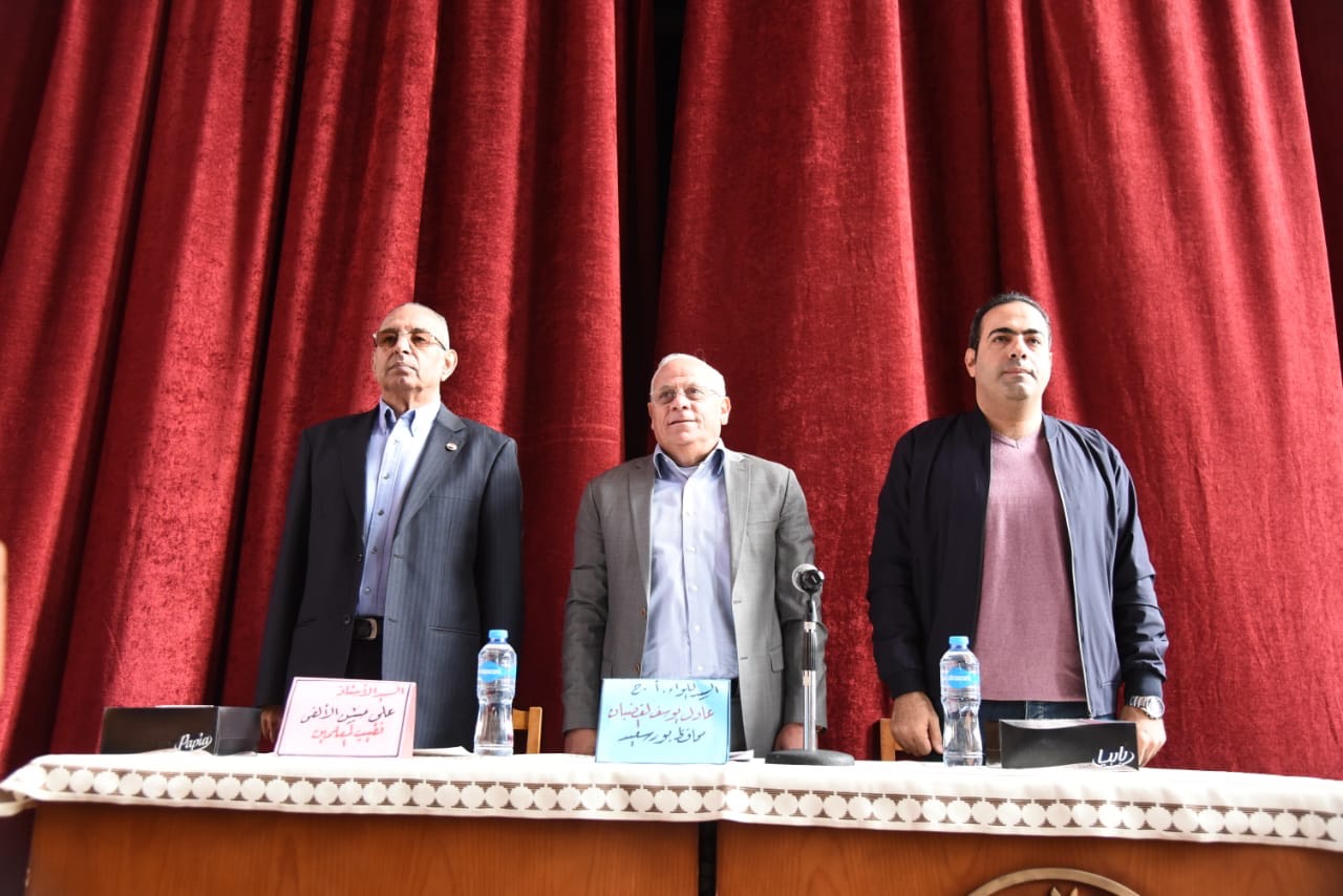  لقاء محافظ بورسعيد مع مديرى المدارس والإدرات التعليميه (1)