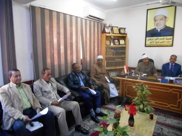 اجتماع رئيس منطقة الاقصر الازهرية بقيادات المنطقة (3)