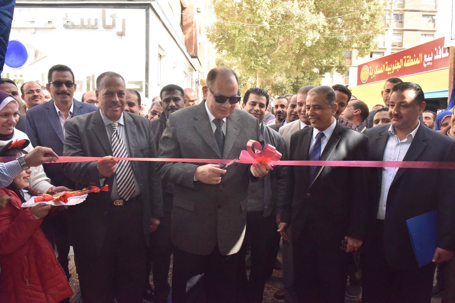 محافظ أسيوط يفتتح معرض خير مصر للمنتجات  (4)