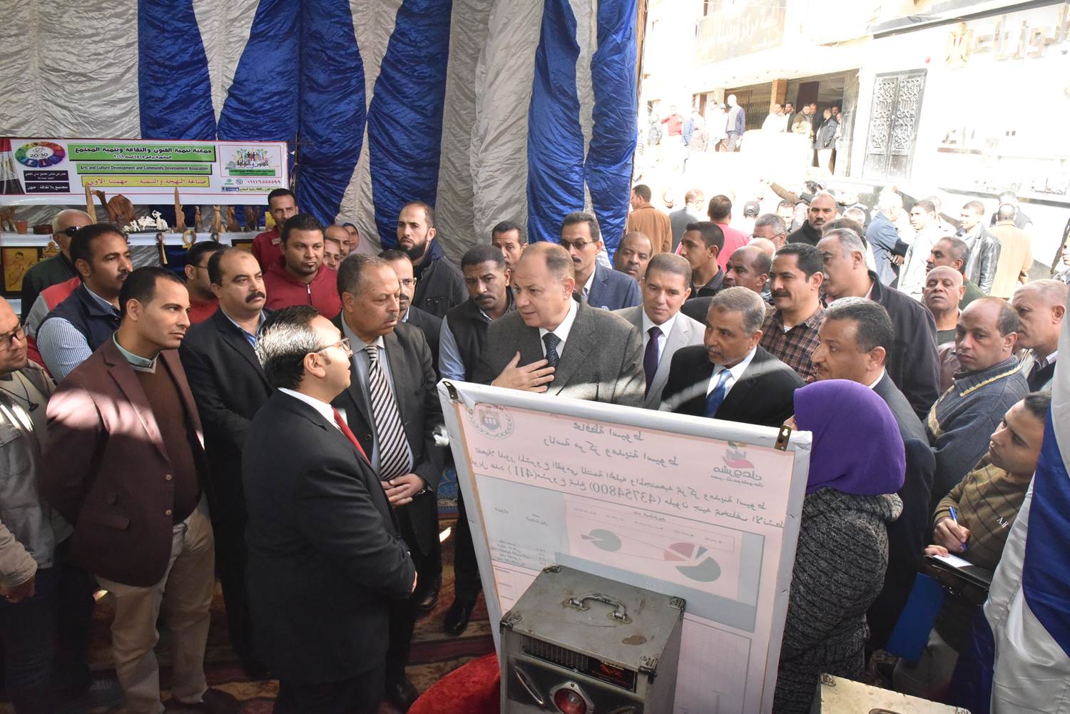 محافظ أسيوط يفتتح معرض خير مصر للمنتجات  (2)