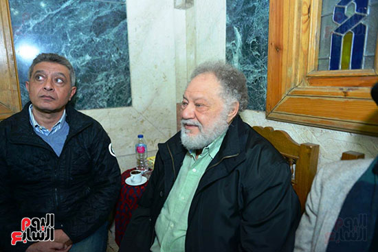 يحيى الفخرانى فى عزاء المخرج محسن حلمى يحيى الفخرانى فى عزاء المخرج محسن حلمى