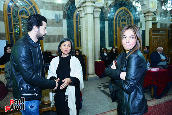 داليا مصطفى وشريف سلام يقدمان العزاء للفنانة سلوى محمد على داليا مصطفى وشريف سلام يقدمان العزاء للفنانة سلوى محمد على