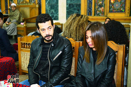 داليا مصطفى وشريف سلامة فى عزاء المخرج محسن حلمى داليا مصطفى وشريف سلامة فى عزاء المخرج محسن حلمى