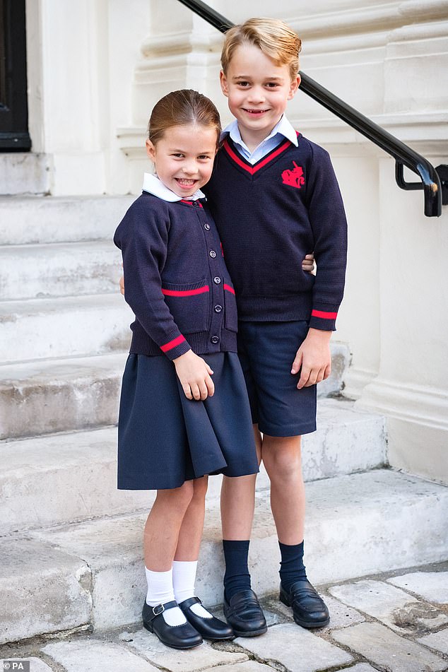 الأمير جورج وشقيقته الأميرة شارلوت