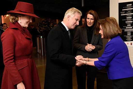 تستقبل ملكة بلجيكا ماتيلد وملك فيليب ورئيس الوزراء صوفي ويلمز رئيسة مجلس النواب الأمريكي نانسي بيلوسي