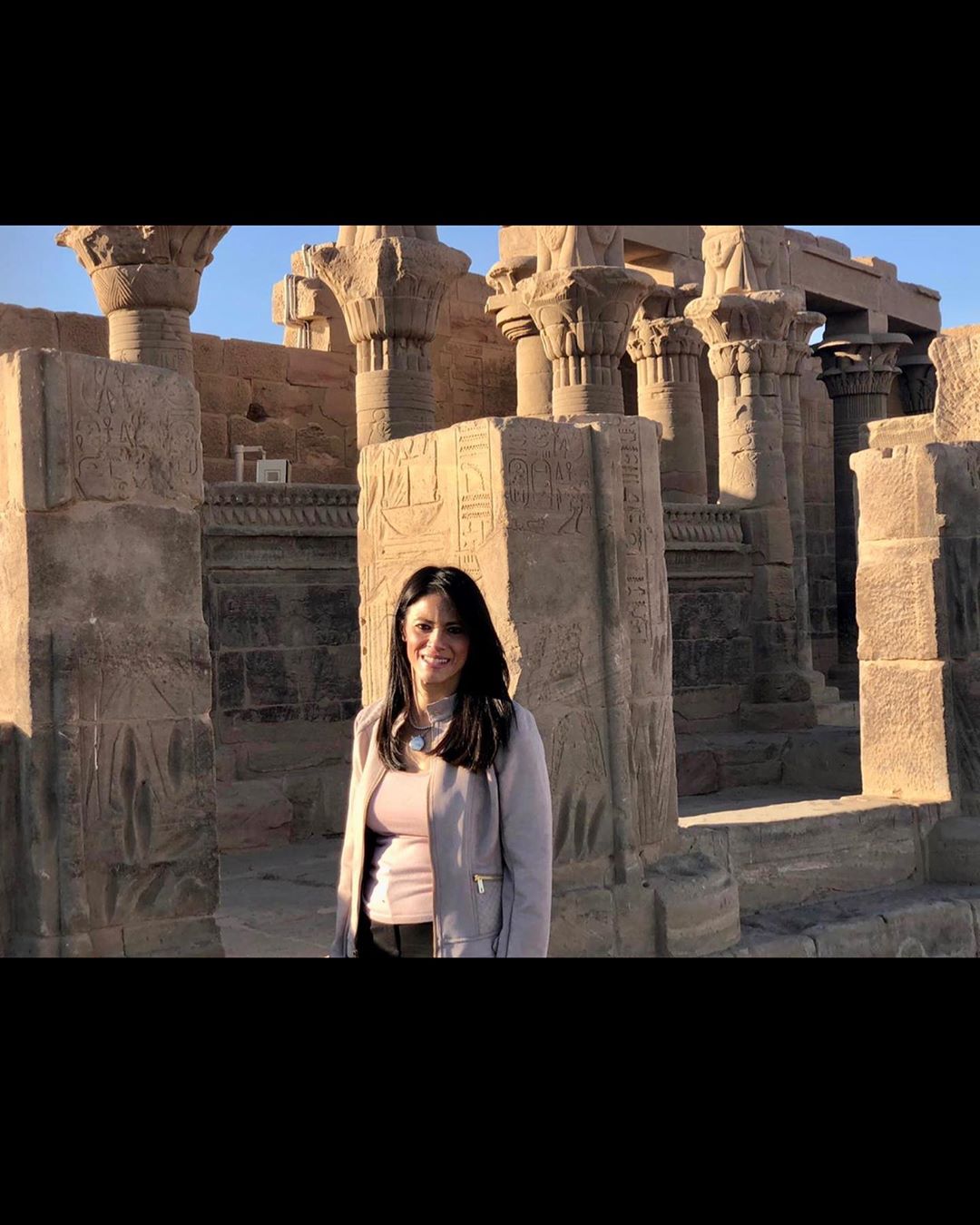 وزيرة السياحة مع المعابد المصرية القديمة