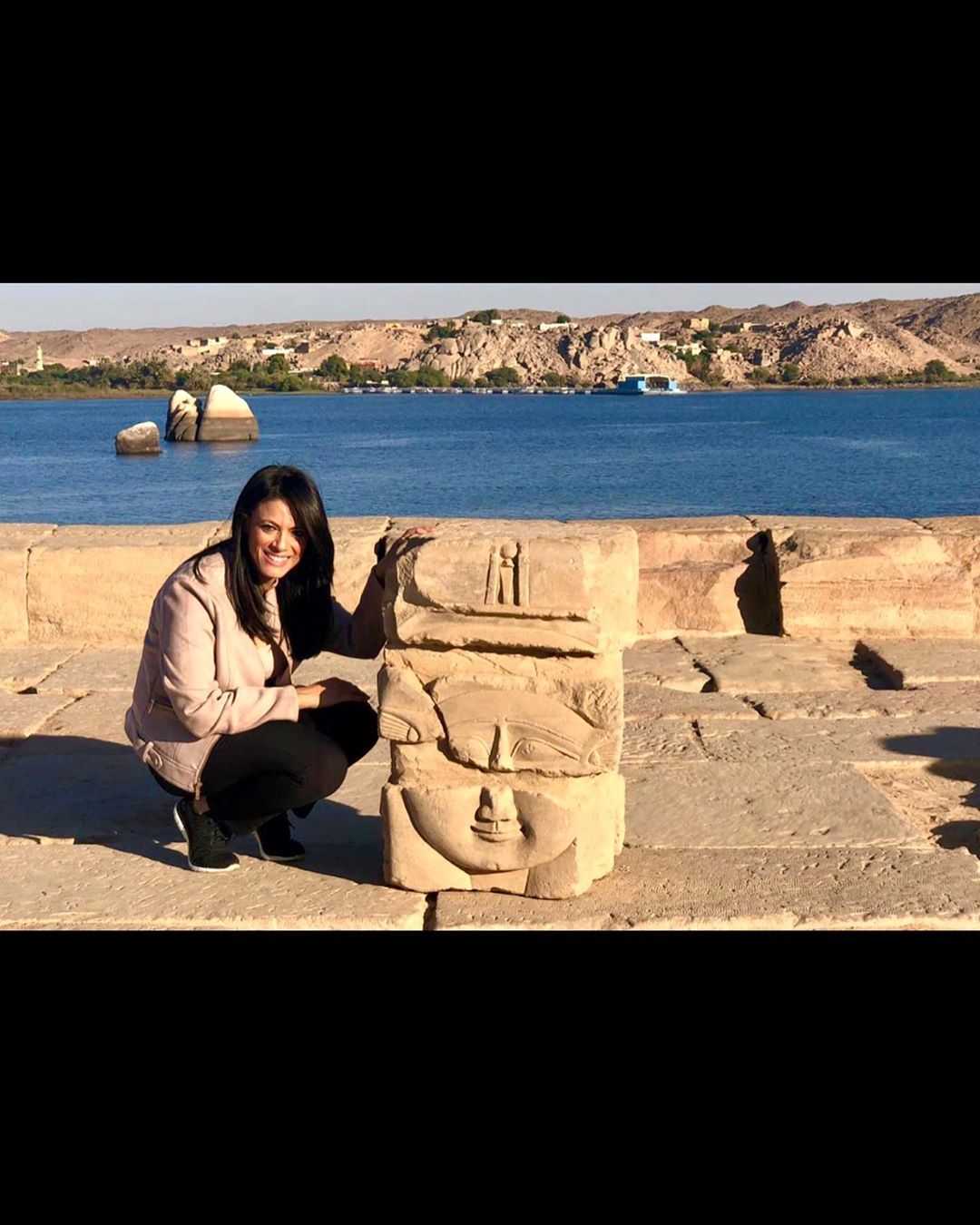 وزيرة السياحة مع أثار مصر