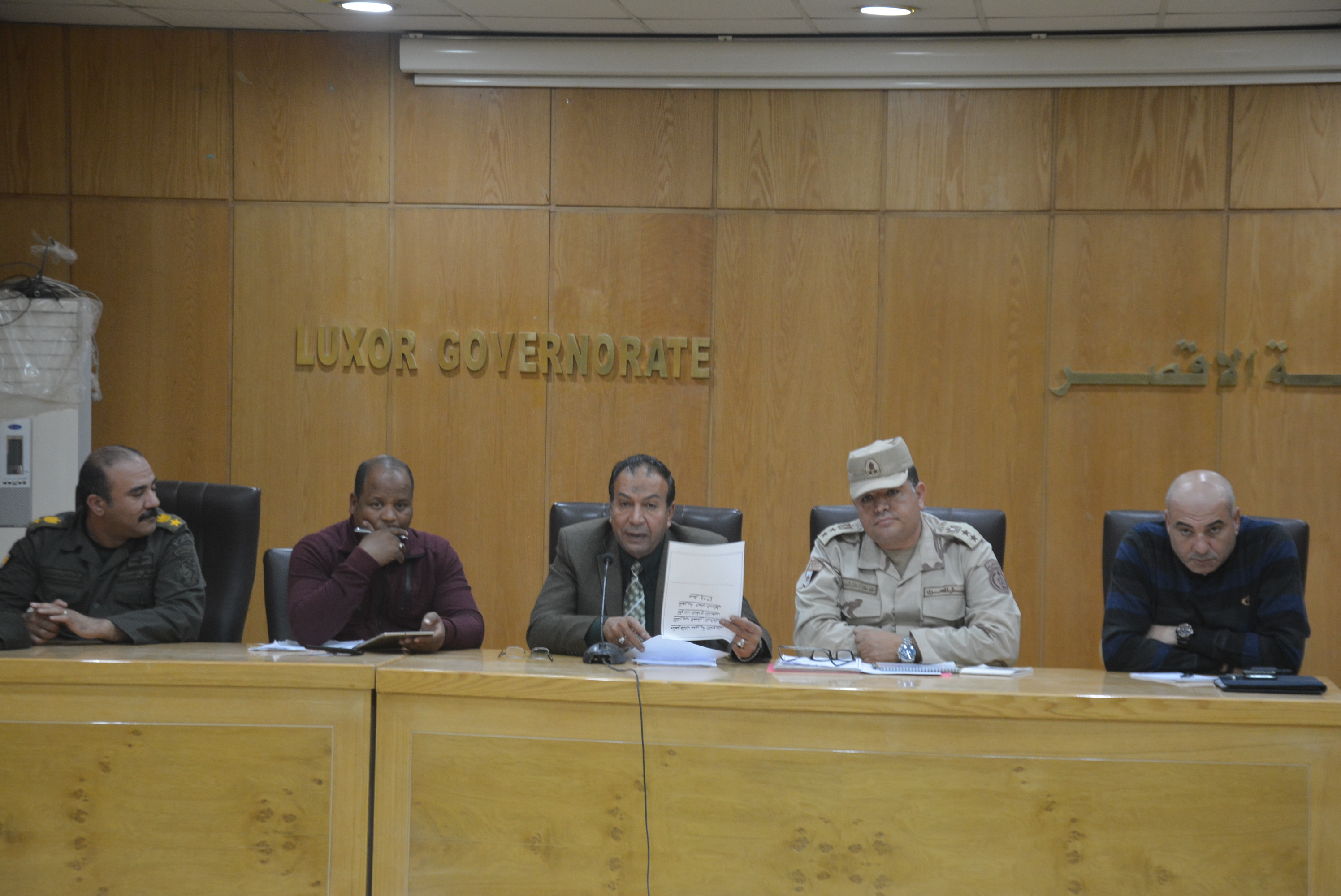 سكرتير محافظة الأقصر يجتمع لتنسيق تدريب مشترك مع قوات الدفاع الشعبي صقر 58 (3)