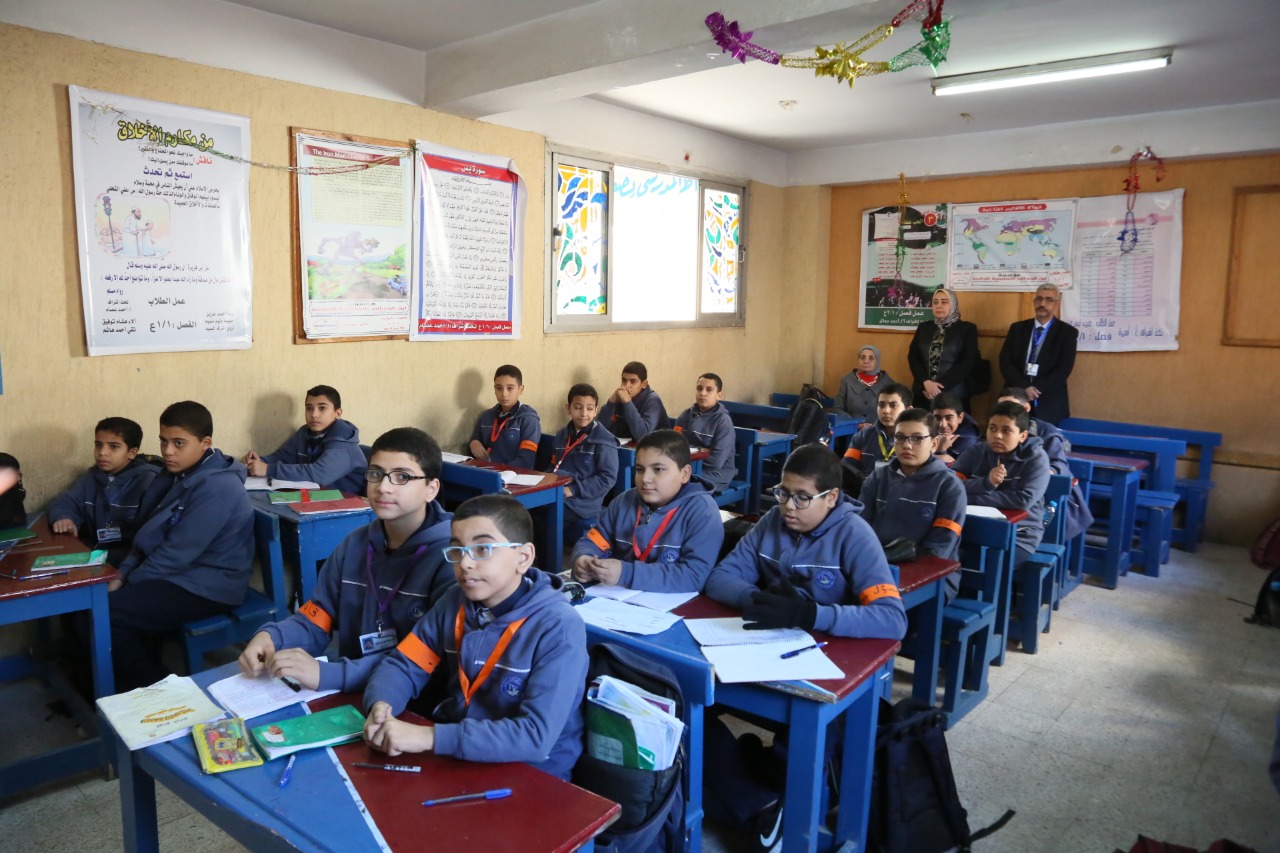 هيئة ضمان الجودة خلال زيارتها مدارس القاهرة والقليوبية (1)