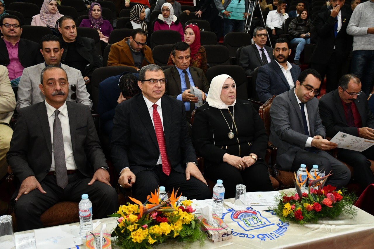 وزير القوى العاملة بملتقى المشروعات الصغيرة بجامعة قناة السويس (3)