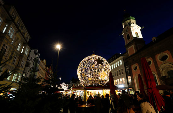 مدينة إنسبروك بالنمسا تتزين استعدادا لعيد الميلاد