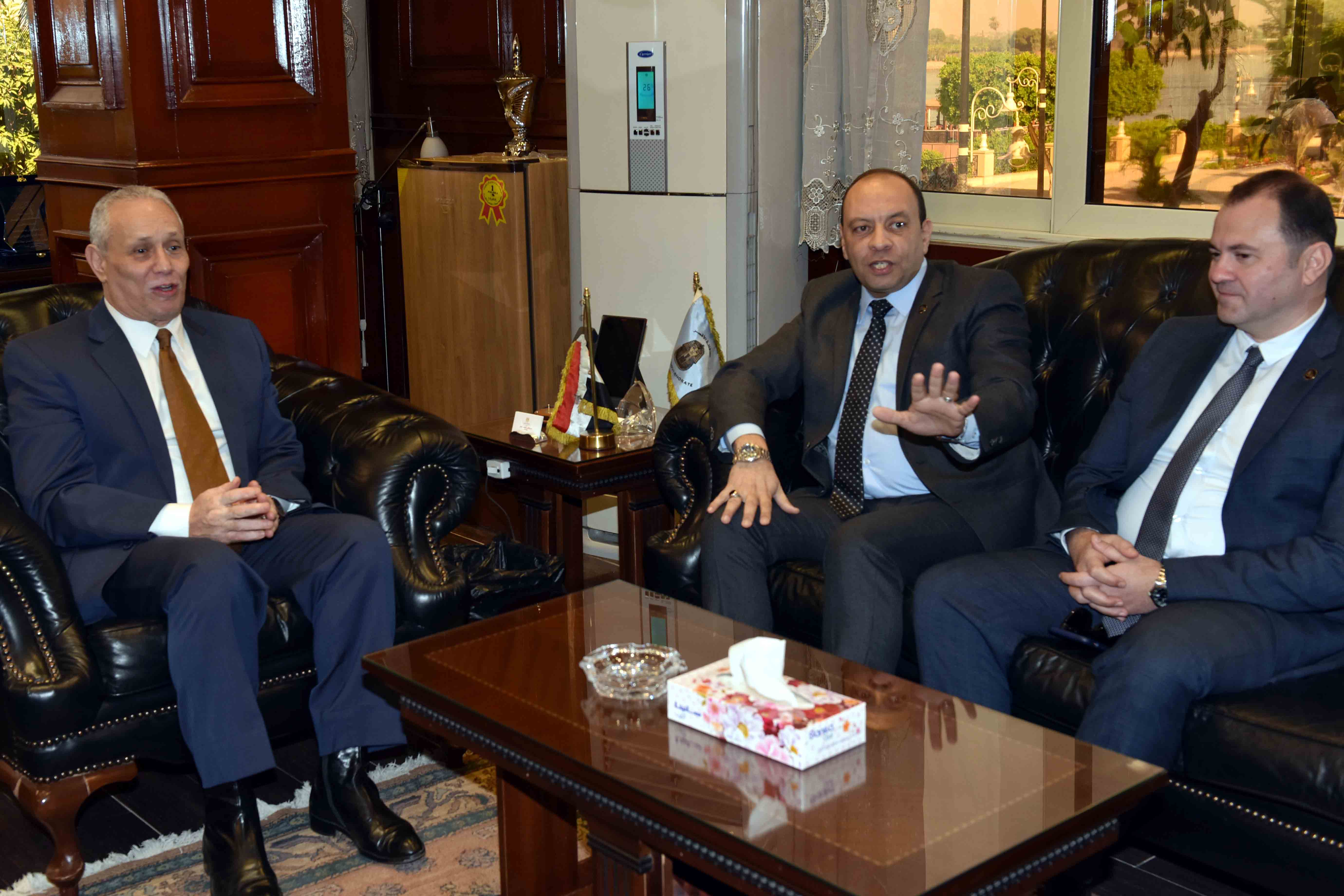 لقاء محافظ الأقصر والقيادات مع رئيس شركة غاز مصر وقيادات الشركة (2)