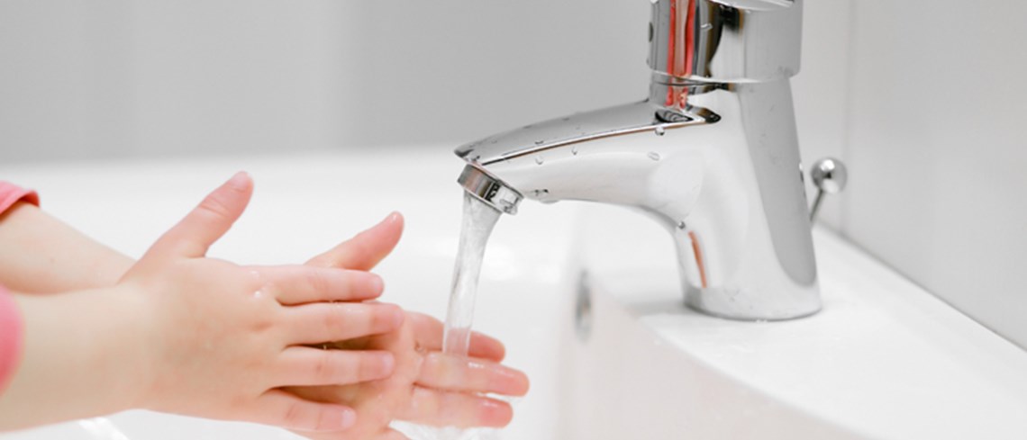 تعليم الاطفال غسل اليدين بالاغانى يمنع الاصابة بالامراض