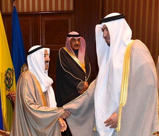 أمير الكويت يستقبل أعضاء الحكومة الجديدة