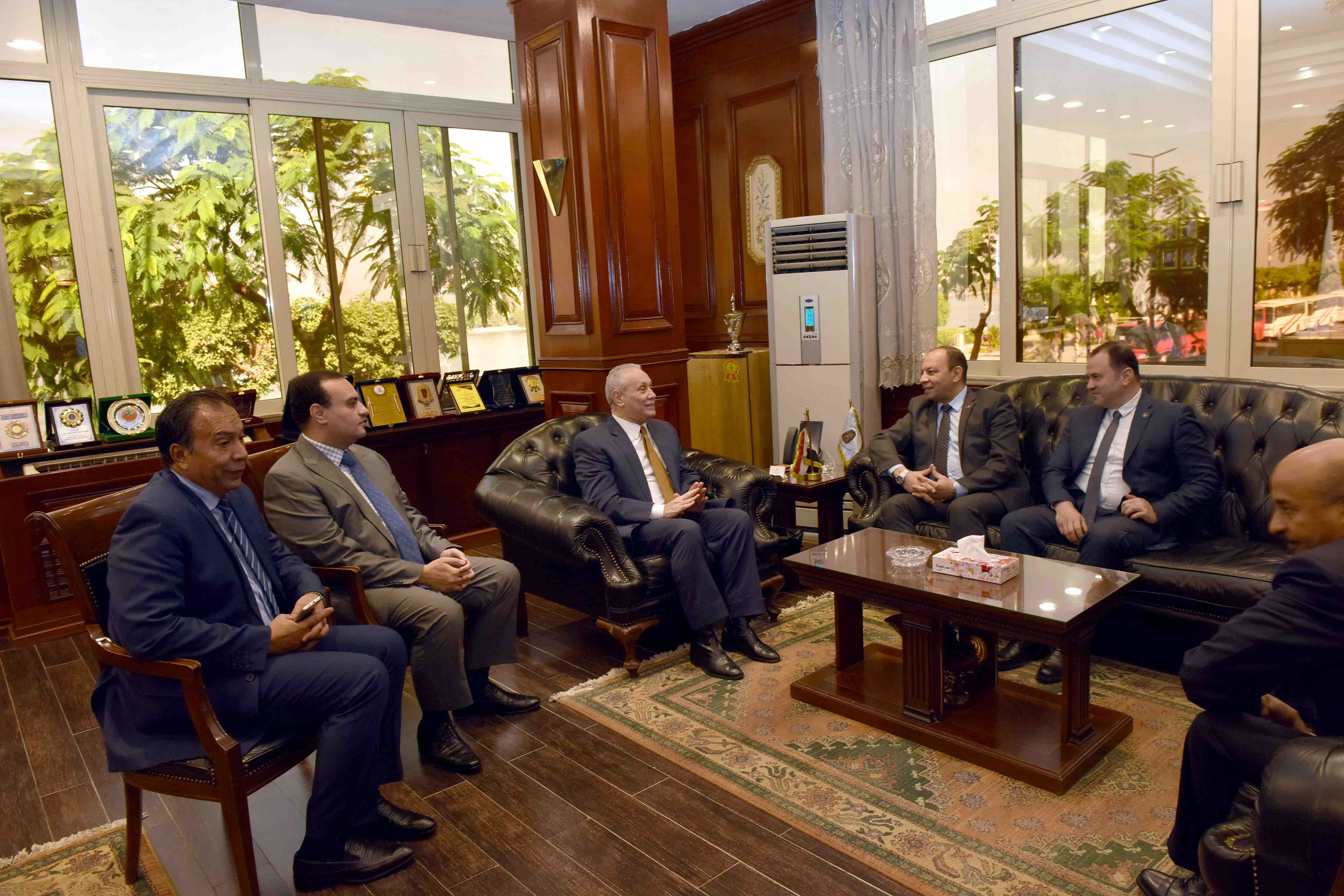 لقاء محافظ الأقصر والقيادات مع رئيس شركة غاز مصر وقيادات الشركة (1)