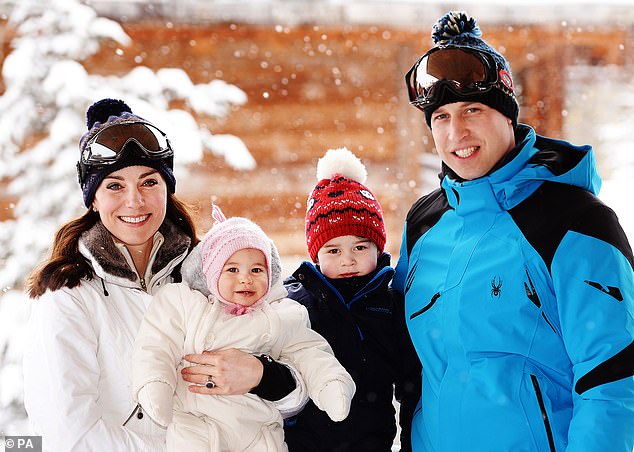 الأمير وليام وكيت وطفلاهما يقضون عطلة التزلج على الجليد