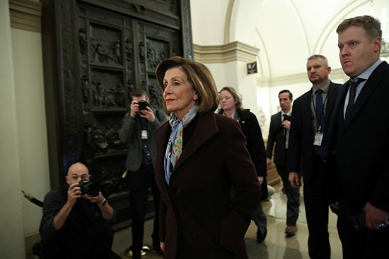 نانسي بيلوسى رئيسة مجلس النواب الأمريكى تصل إلى مبنى الكابيتول الأمريكى فى واشنطن