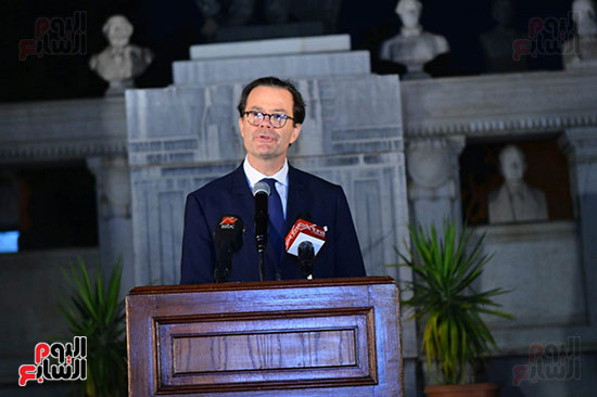 السفير الفرنسي بمصر أثناء كلمته في معرض الحفائر بالقاهرة
