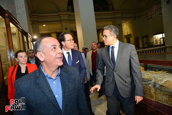 وزير الآثار وحضور معرض الحفائر الفرنسية بمشاركة السفير الفرنسي بمصر