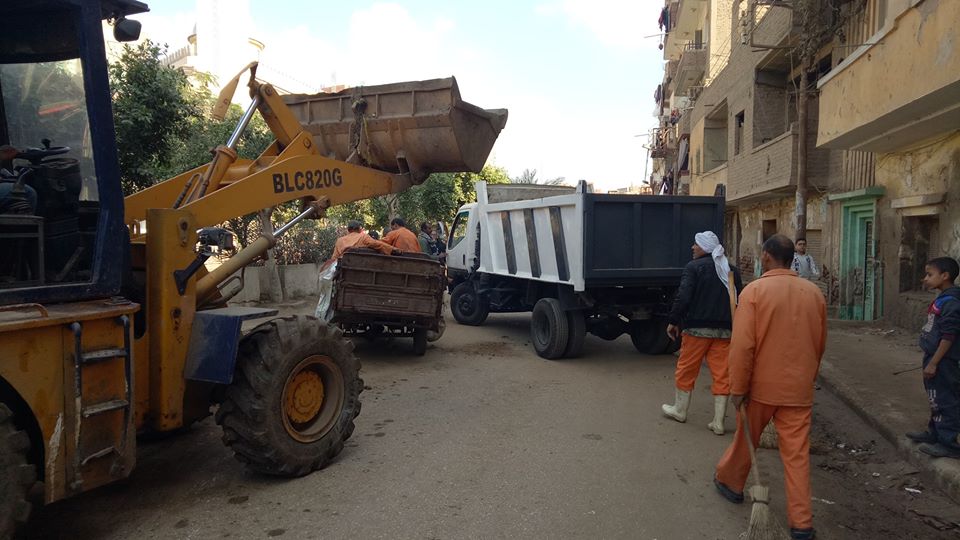 حملة نظافة فى شوارع شبين القناطر (2)