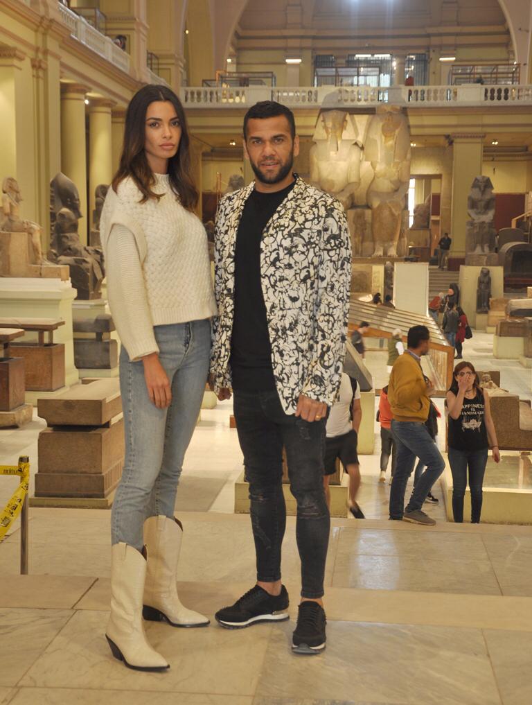 دانى ألفيس وزوجته فى المتحف المصرى بالتحرير