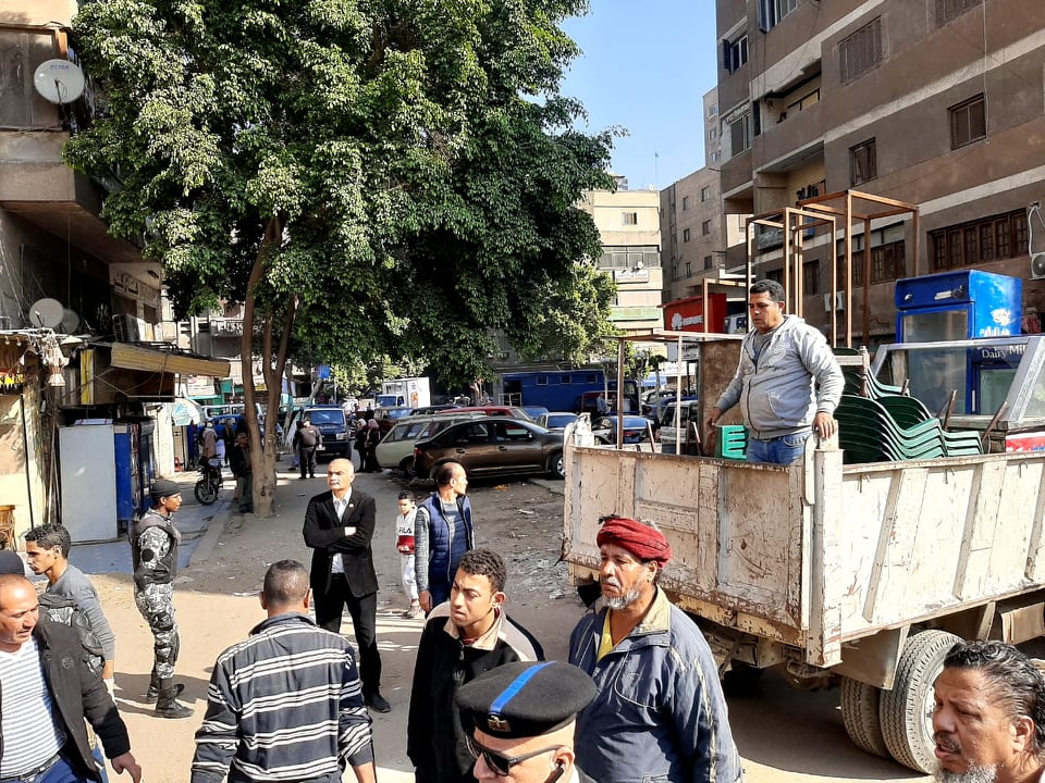 حى الدقى يزيل الإشغالات بشارع التحرير وكوبرى الخشب (5)
