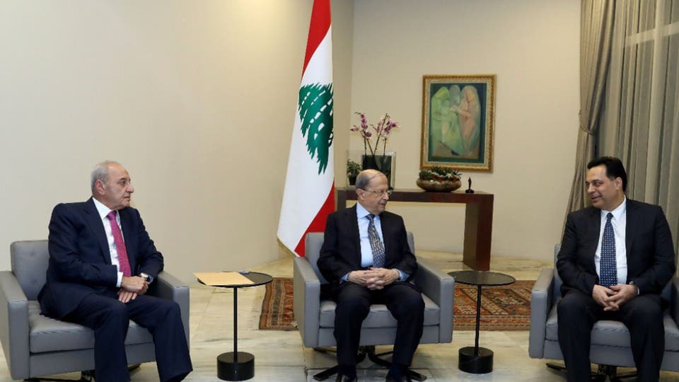 الرئيس ميشال عون ونبيه برى مع حسان دياب رئيس الحكومة اللبنانية المكلف