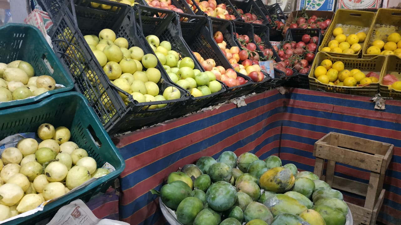 أسعار السلع واللحوم والخضراوات والفاكهة  تستقر بعد انخفاضها في سواق مطروح (1)