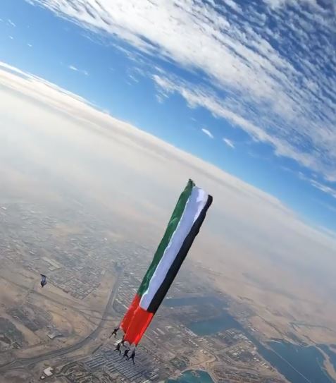 الإمارات تحقق رقم قياسى جديد بأكبر علم فى العالم