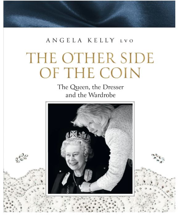 غلاف كتاب أنجيلا كيلى عن أسرار حياة الملكة إليزابيث الثانية